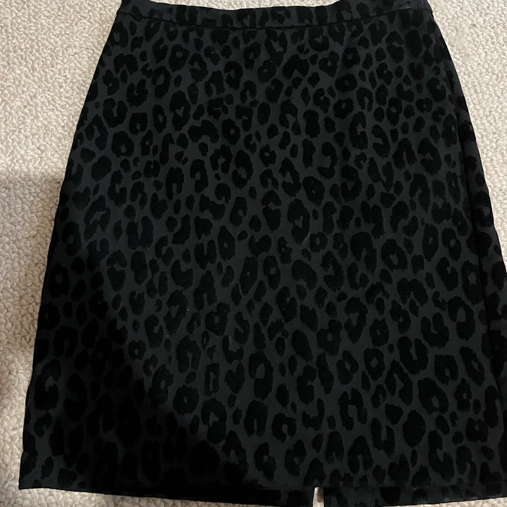 Black velvet nwt ann Taylor pencil skirt.